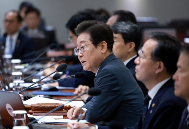 李대통령 "해수부 연내 부산 이전 검토하라…부지 없으면 임대라도"