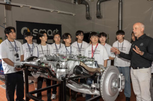 메르세데스-벤츠 코리아, 250억원 들여 꾸린 교육 시설로 정비 인재 양성...