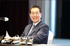 포스코 장인화, 새 정부 출범 후 고개드는 